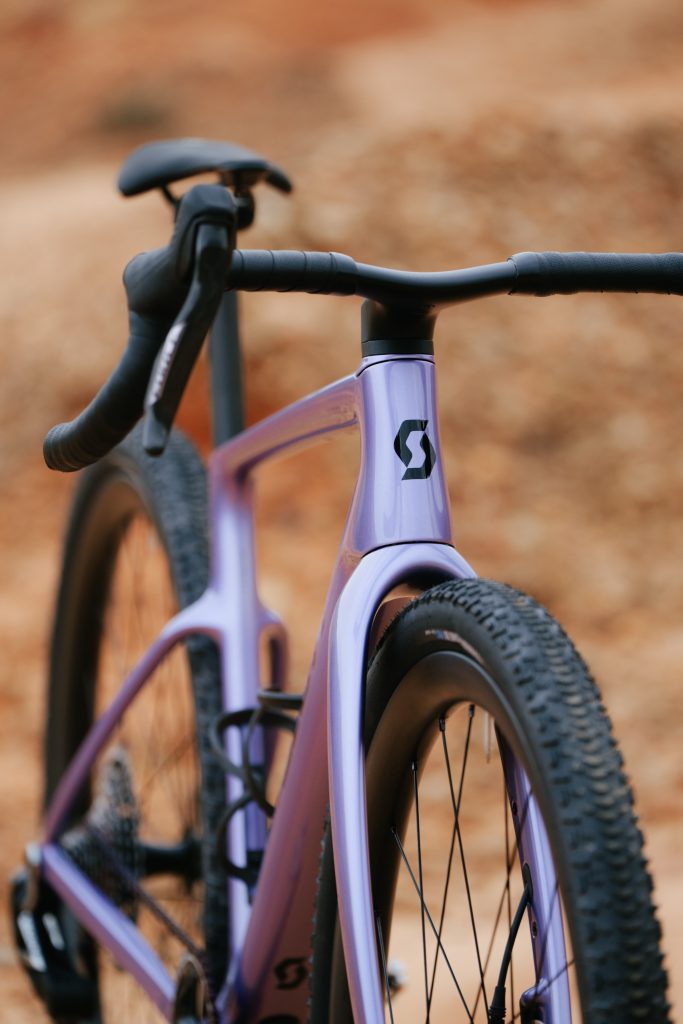 SCOTT Addict Gravel 2027 – uusi haarukka ja 57 mm rengastila